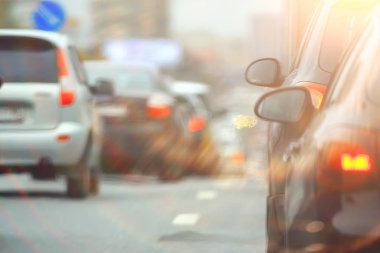 karayolu araba / ulaşım kavramı üzerinde şehirde gün trafik sıkışıklığı, şehir trafik metropol manzara görünümü