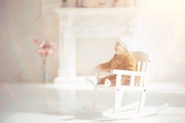 parlak bir stüdyoda bebek çocuk / küçük çocuk bebek güzel sağlıklı çocuk