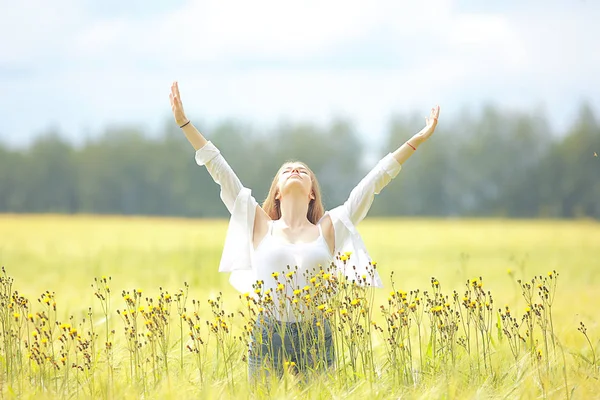 Joven Adulto Sexy Chica Campo Verano Concepto Felicidad Hermosa Mujer —  Fotos de Stock