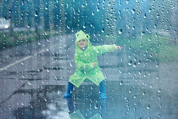 Criança Uma Capa Chuva Outono Outono Vista Uma Criança Pequena — Fotografia de Stock