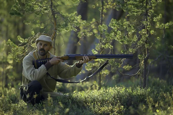 Homme Chasse Forêt Été Paysage Dans Forêt Chasseur Avec Fusil — Photo