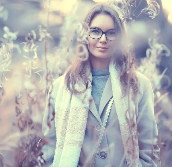 Felicità Ragazza Autunno Vista Ragazza Vista Felicità Autunno Paesaggio — Foto Stock