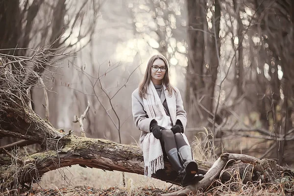 Žena Model Podzimní Pohled Městská Procházka Módní Styl Moderní Žena — Stock fotografie