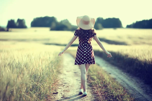 Wheat Field Summer Landscape Happy Young Model Freedom Relaxation Concept — Stock Photo, Image