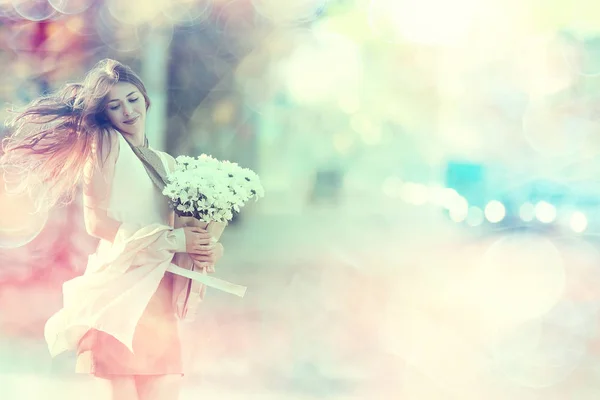 Girl Holding Bouquet Flowers Walk Park Romantic Young Beautiful Cute — Stock Photo, Image