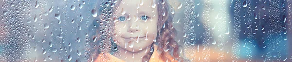 Портрет Дівчинки Дитини Дощовому Осінньому Портреті Маленька Дівчинка Краплі Дощової — стокове фото