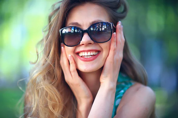 Cheerful Blonde Sunglasses Young Beautiful Girl Sunglasses Woman Summer Look — Stock Photo, Image