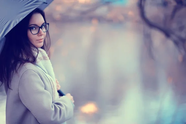 Autunno Stress Girl Solitario Ragazza Nel Parco Vista Ottobre Paesaggio — Foto Stock