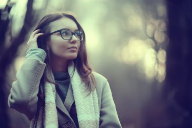 sonbahar kız gözlük / şeffaf gözlük sonbahar bakmak kız, görme