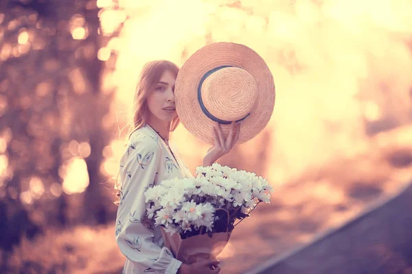 Happy Romantic Girl Straw Hat Young Model Dress Summer Day — Stock Photo, Image