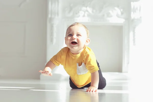 Bebê Saudável Alegre Sorrindo Retrato Uma Criança Pequena Menino Pequeno — Fotografia de Stock