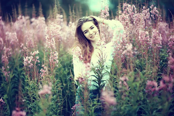 Nature Automne Champ Mannequin Fille Paysage Dans Champ Été Beau — Photo