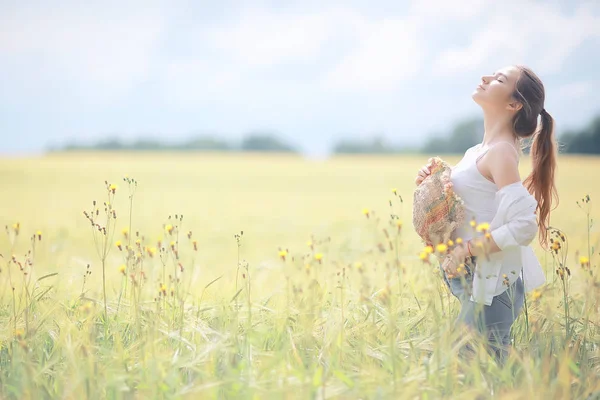 Natur Höst Fältet Fashion Model Girl Landskap Sommaren Field Vacker — Stockfoto