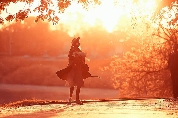 Feliz Chica Romántica Sombrero Paja Modelo Joven Día Verano Vestido —  Fotos de Stock