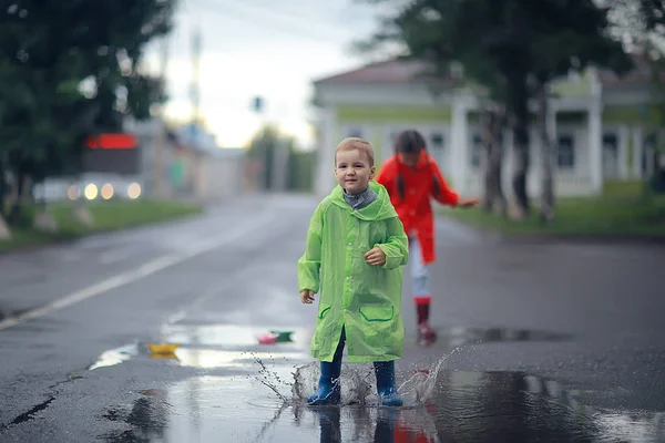 Child Raincoat Plays Rain Seasonal Photo Autumn Weather Warm Clothes — Stock Photo, Image
