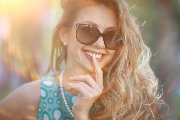 Cheerful Blonde Sunglasses Young Beautiful Girl Sunglasses Woman Summer Look — Stock Photo, Image