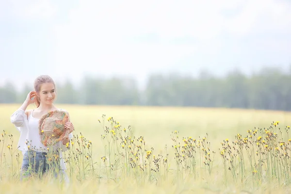 Automne Champ Fille Santé Beau Jeune Modèle Paysage Dans Champ — Photo