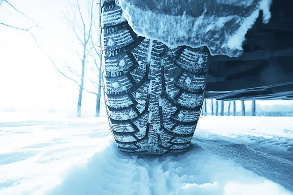 Зимние Шины Шипами Снежной Транспортной Дороге Северные Колеса Климат Зимний — стоковое фото