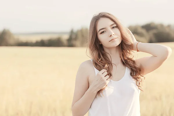 Wheat Field Summer Landscape Happy Young Model Freedom Relaxation Concept — Stock Photo, Image
