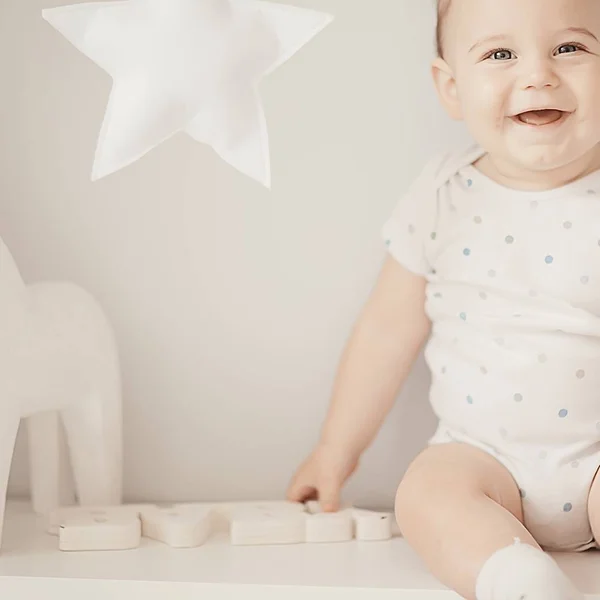 Fröhlich Gesundes Baby Lächelnd Porträt Eines Kleinen Kindes Kleiner Sohn — Stockfoto