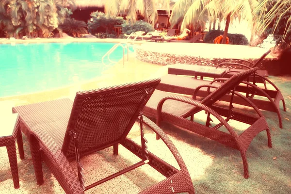 Готельні Шезлонги Басейн Відпочинок Тропічному Готелі Комфортний Відпочинок Відпочинок — стокове фото