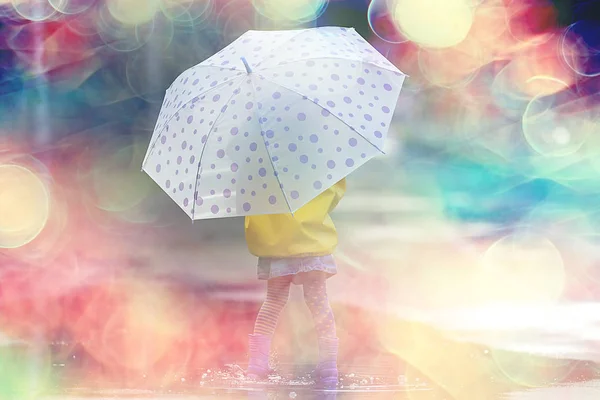 Μικρό Κορίτσι Μια Ομπρέλα Μικρό Παιδί Βροχερό Φθινοπωρινό Περπάτημα Υγρό — Φωτογραφία Αρχείου