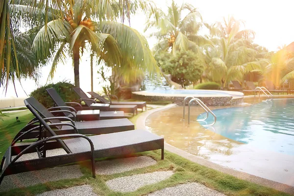 Hotel Utazókocsi Társalgók Medence Pihenés Trópusi Szállodában Kényelmes Pihenés Rekreáció — Stock Fotó