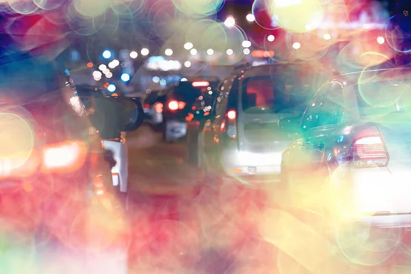 交通堵塞在公路上夜 概念的城市私人运输 汽车在路上 — 图库照片