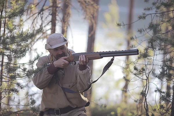 Man Går Jakt Skog Sommar Landskap Skogen Huntsman Med Jakt — Stockfoto