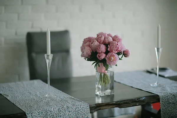 花束粉红色牡丹 概念礼品 美丽的花 牡丹在家里 夏季花束 — 图库照片
