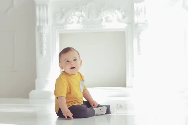 Niño Pequeño Estudio Brillante Niño Pequeño Bebé Hermoso Niño Sano — Foto de Stock