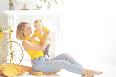küçük bir çocuk bebek ile anne / iki aile anne ve çocuk annelik, mutluluk ile sağlık