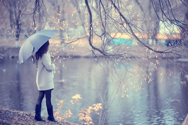 Esernyő Őszi Október Városi Parkban Táj Egy Lány Egy Esernyő — Stock Fotó
