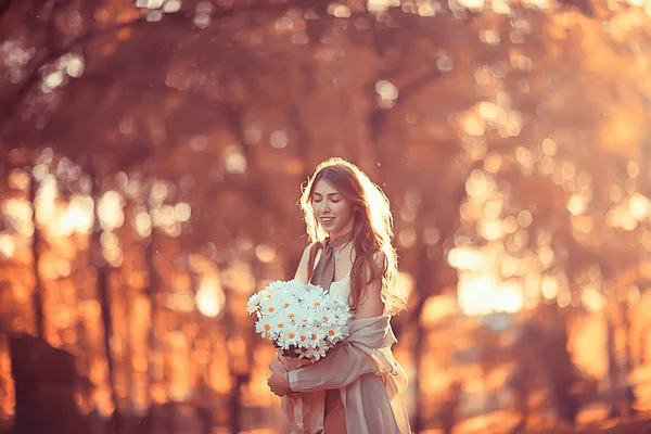 Golden Autumn Girl Portrait Happy Free Young Girl Autumn Landscape — Stock Photo, Image