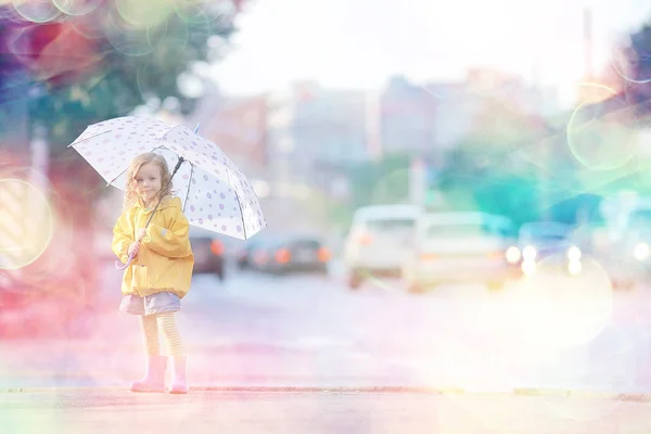 Petite Fille Avec Parapluie Petit Enfant Marche Automne Pluvieuse Enfant — Photo