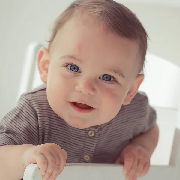 Bebê Saudável Alegre Sorrindo Retrato Uma Criança Pequena Menino Pequeno — Fotografia de Stock