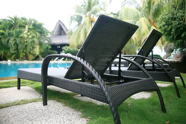 Hotel Chaise Lounges Piscina Descanso Hotel Tropical Descanso Confortável Recreação — Fotografia de Stock