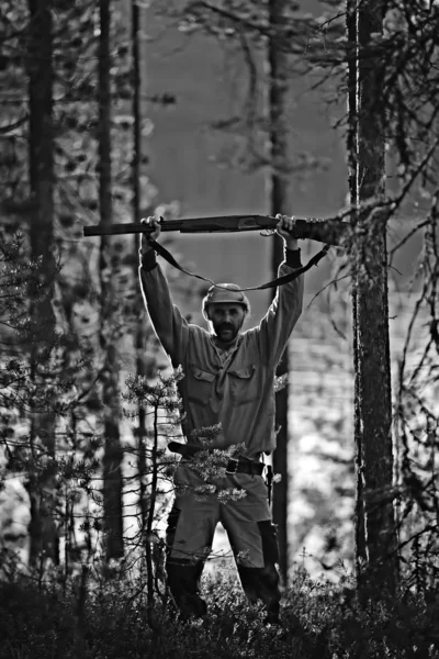 Man Goes Hunting Forest Summer Landscape Forest Huntsman Hunting Rifle — Stock Photo, Image