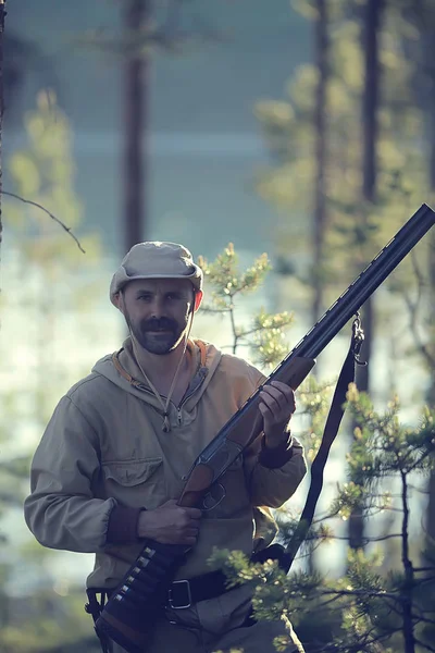 Homme Chasse Forêt Été Paysage Dans Forêt Chasseur Avec Fusil — Photo