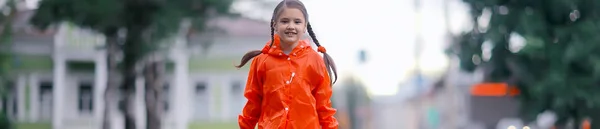 Portrét Dívky Dešti Podzimní Portrét Holčička Upustí Deště Počasí — Stock fotografie