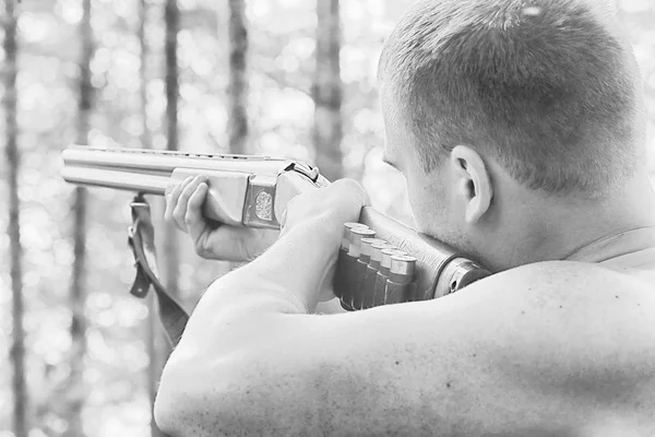 Man Goes Hunting Forest Summer Landscape Forest Huntsman Hunting Rifle — Stock Photo, Image