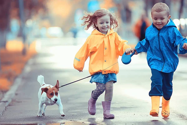 Barn Bror Och Syster Spela Höst Regn Oktober Vädret Små — Stockfoto