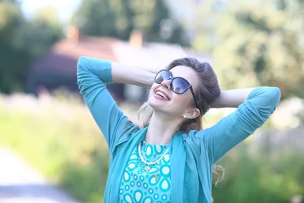 Alegre Rubia Gafas Sol Joven Hermosa Chica Gafas Sol Mujer — Foto de Stock