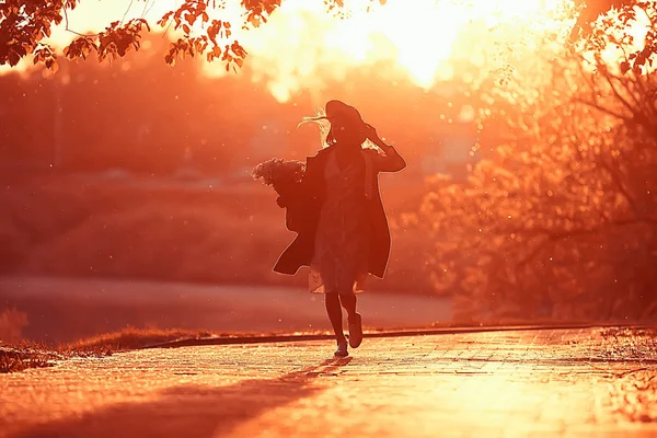 Retrato Menina Outono Dourado Menina Livre Feliz Paisagem Outono Vista — Fotografia de Stock