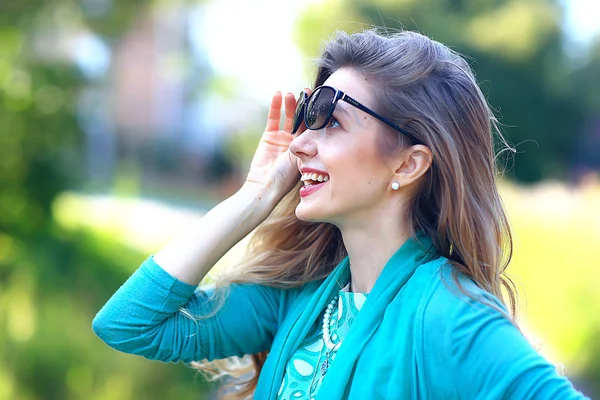 Överraskning Flicka Solglasögon Vivid Bild Modell Överraskning Förförisk Ung Vuxen — Stockfoto