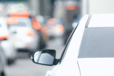 karayolu araba / ulaşım kavramı üzerinde şehirde gün trafik sıkışıklığı, şehir trafik metropol manzara görünümü