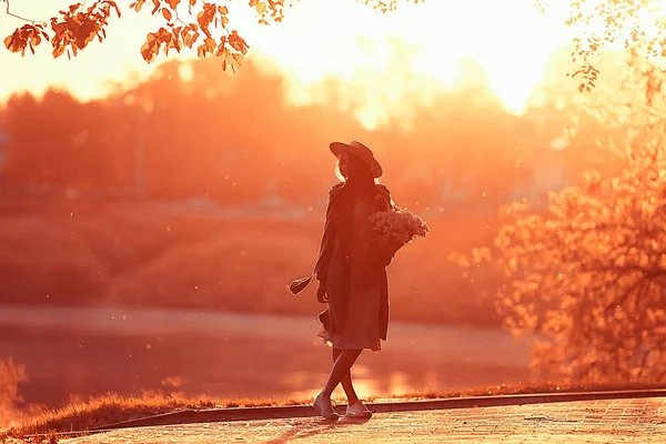 Goldenen Herbst Mädchen Porträt Glücklich Frei Junges Mädchen Herbst Landschaft — Stockfoto