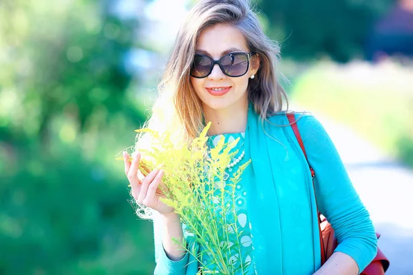 Alegre Rubia Gafas Sol Joven Hermosa Chica Gafas Sol Mujer — Foto de Stock