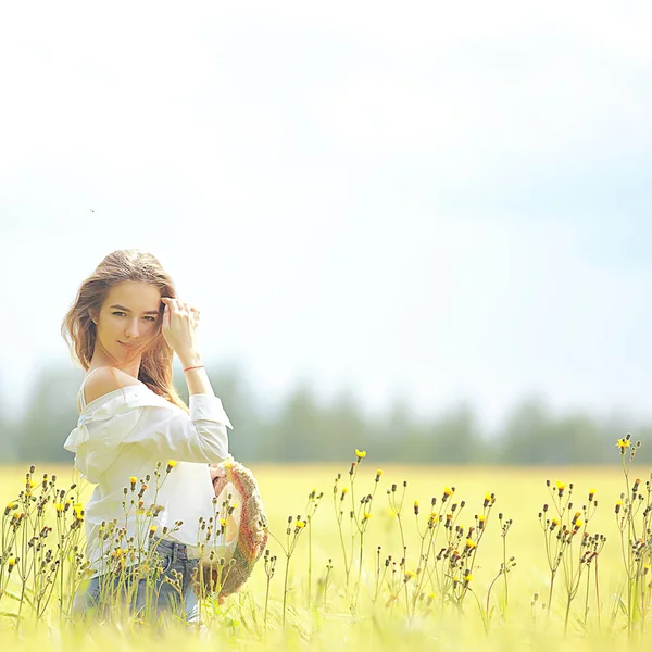 Joven Adulto Sexy Chica Campo Verano Concepto Felicidad Hermosa Mujer — Foto de Stock