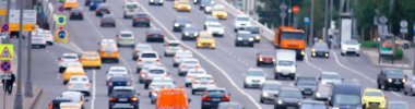 karayolu araba / ulaşım kavramı üzerinde şehirde gün trafik sıkışıklığı, şehir trafik metropol manzara görünümü